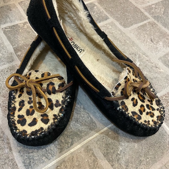 Minnetonka leopard moccasins - Picture 2 of 3